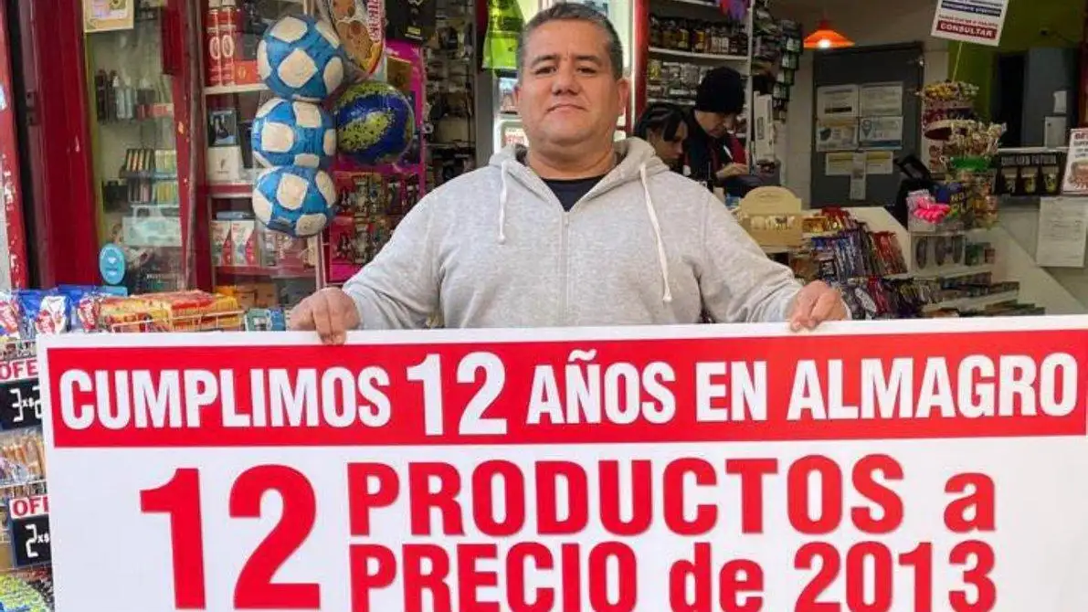 El comercio ofreció una lista de golosinas clásicas y un pancho a valores retro, con un máximo de cinco unidades por cliente y un stock de 1.000 productos.