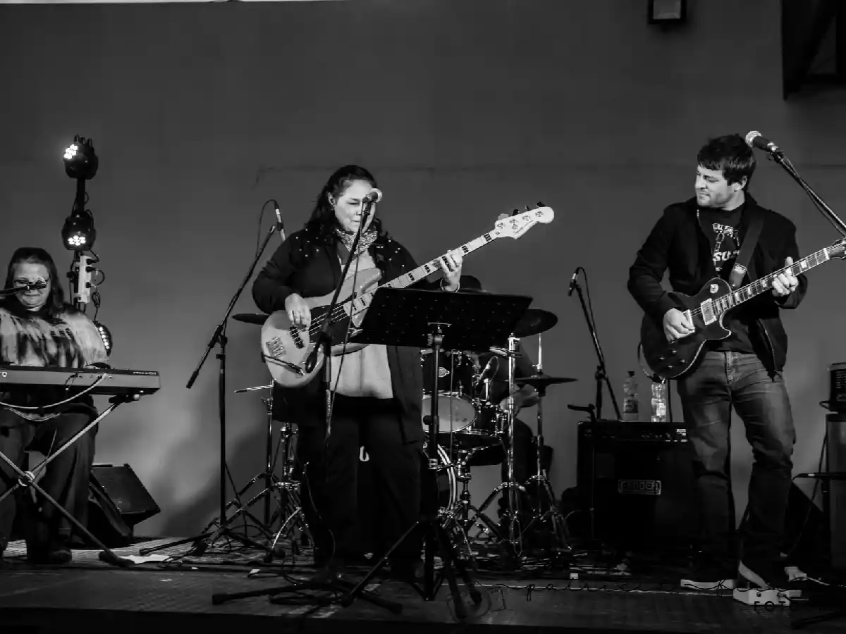 El ciclo de música al patio no para por el frío y se reanuda el domingo