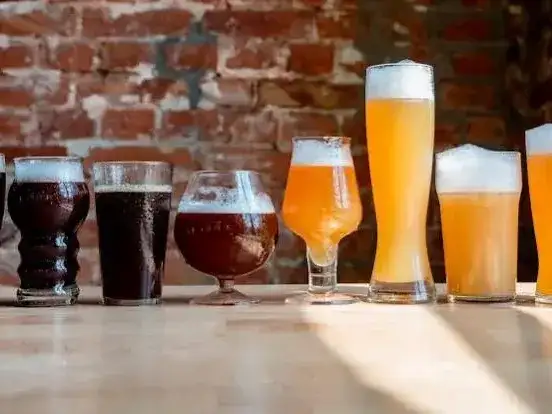 Día Internacional de la Cerveza: los tres datos claves para servirla