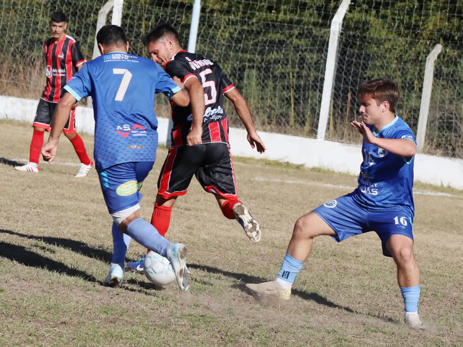 Salto Grande y Juventud Unida ratificaron el liderazgo en la “B” del Fútbol