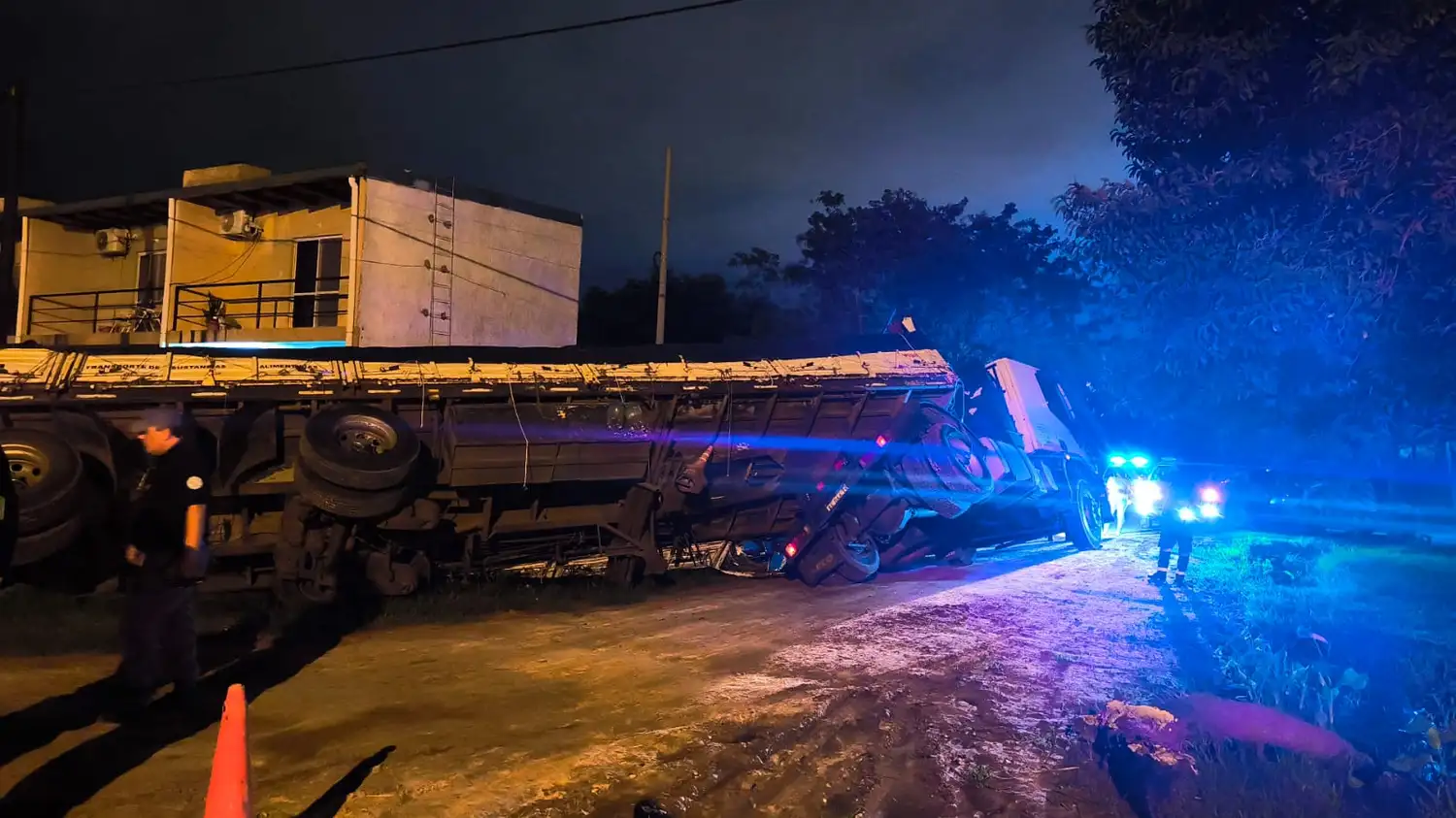 Barrio Sagrado Corazón: un camionero alcoholizado terminó en una zanja