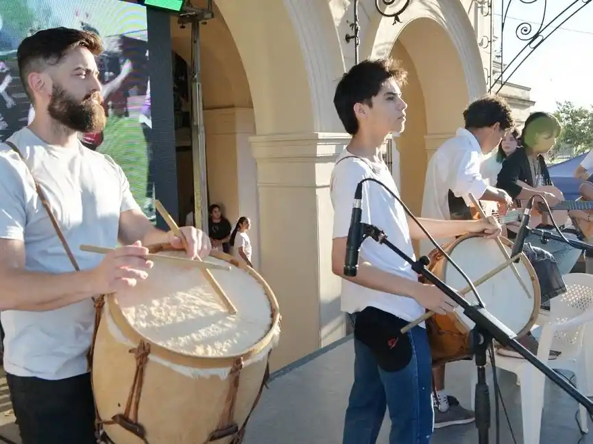Talleres educativos y culturales en distintos barrios de  la ciudad