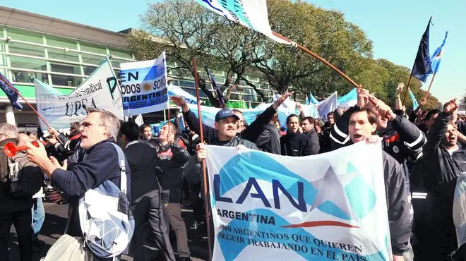 Demoras en Aeroparque:Tras paro de controladores aéreos, amenazan con una huelga de LAN