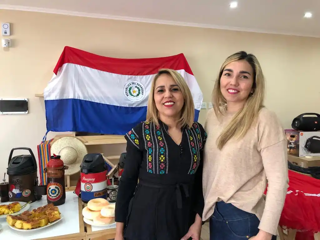 Marta Acosta y Paola Vázquez, de la colectividad paraguaya en Tandil.