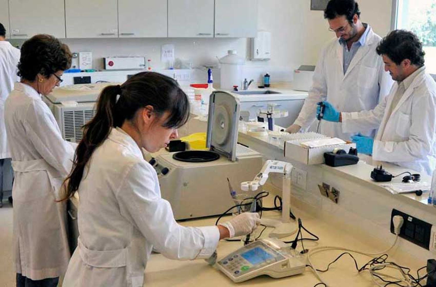 El Gobierno dará un subsidio extaordinario durante tres meses a becarios del Conicet
