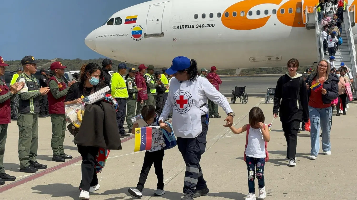 TERCER VUELO DE DEPORTADOS: Cruz Roja Venezolana prestó atención a niños que regresaron al país