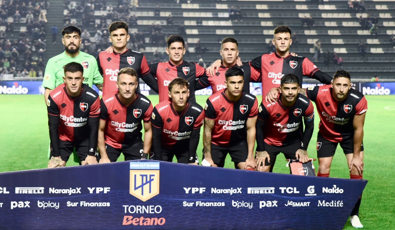 Newell's perdió ante Banfield por 2 a 0 en una noche cargada de incidencias