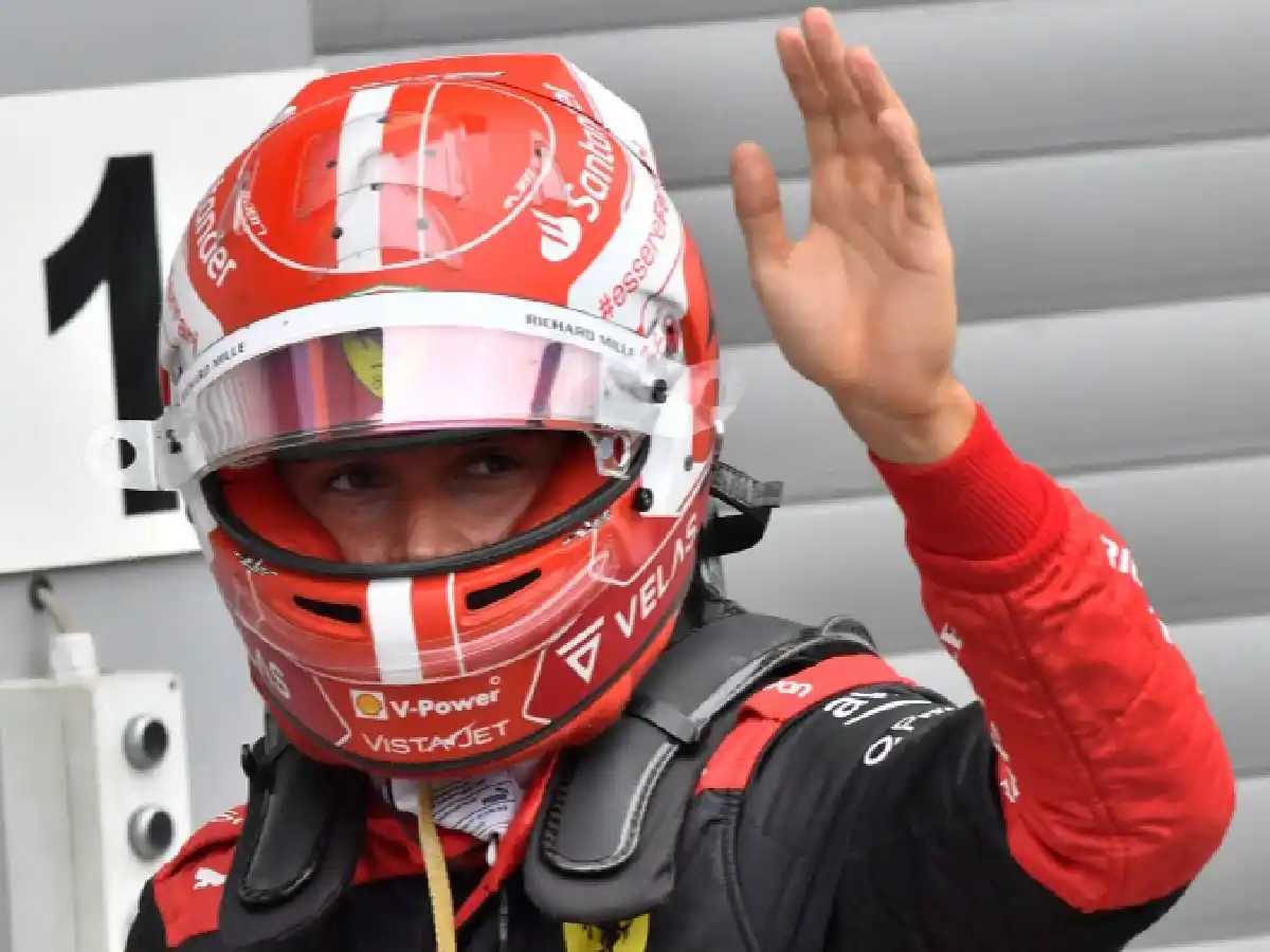 Sainz logró la pole position en el GP de Bélgica tras penalización a Verstappen