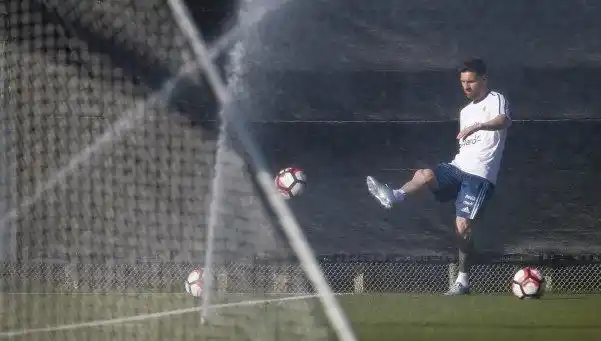 Messi entrenó con sus compañeros y sería titular contra Panamá