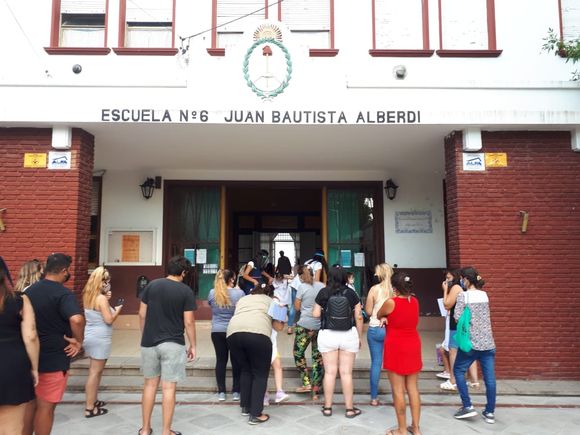 La escuela 6 empieza las clases sin equipo directivo tras la separación de Lucrecia del Pozo