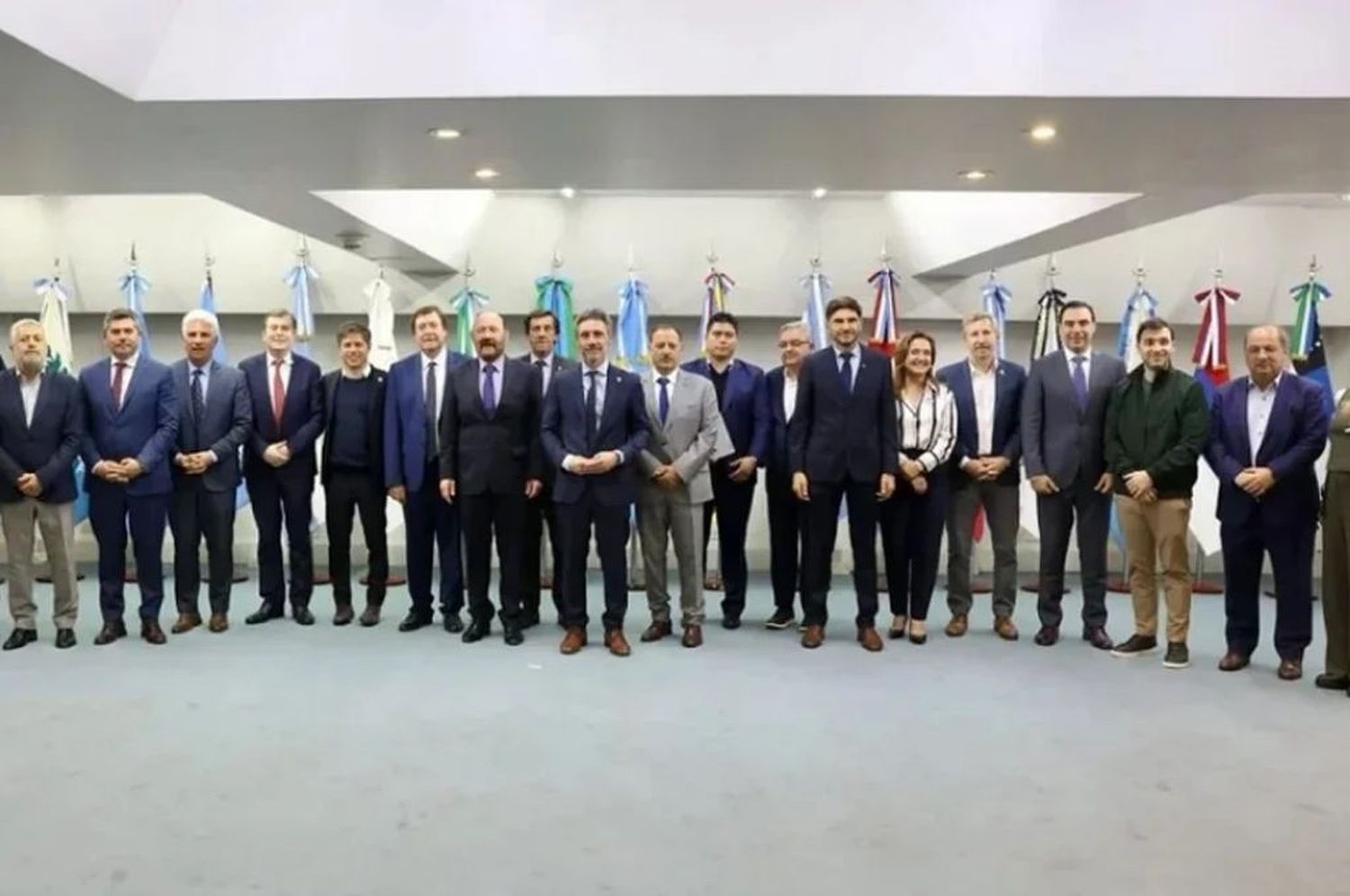 Gobernadores reclaman a Milei fondos y reactivación de la obra pública