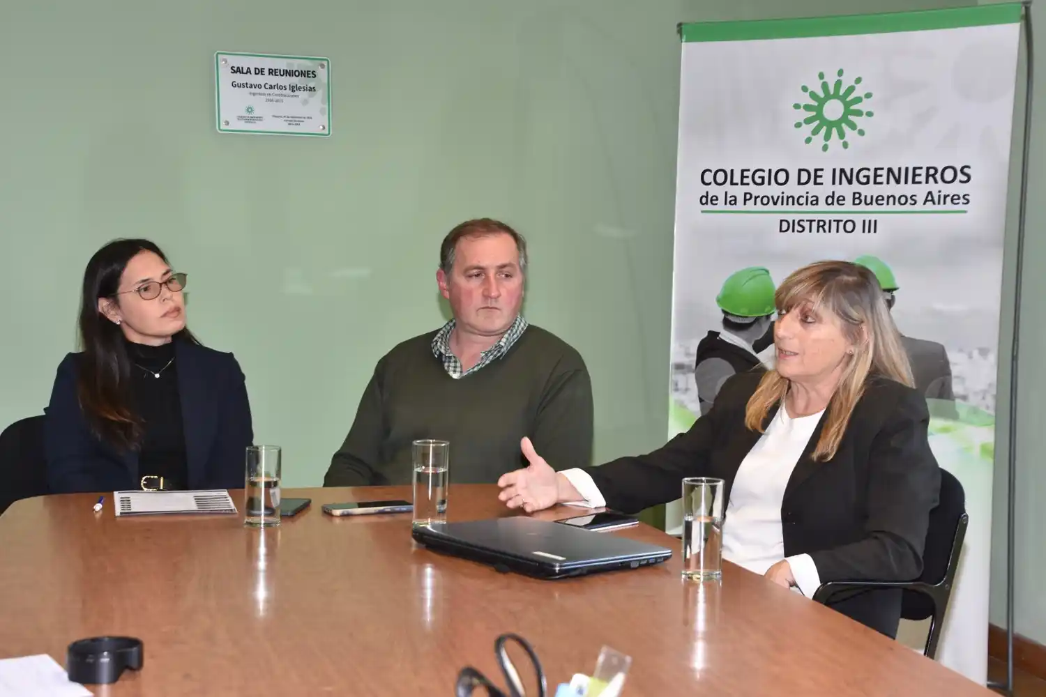 Nancy Fernández (tesorera Distrito III), Hernán Alonso (presidente Distrito III) yMaría Peralta (secretaria Distrito III).