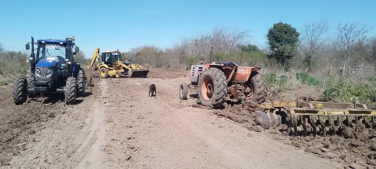 Continúan los trabajos de mejoramiento vial en Aldea Asunción