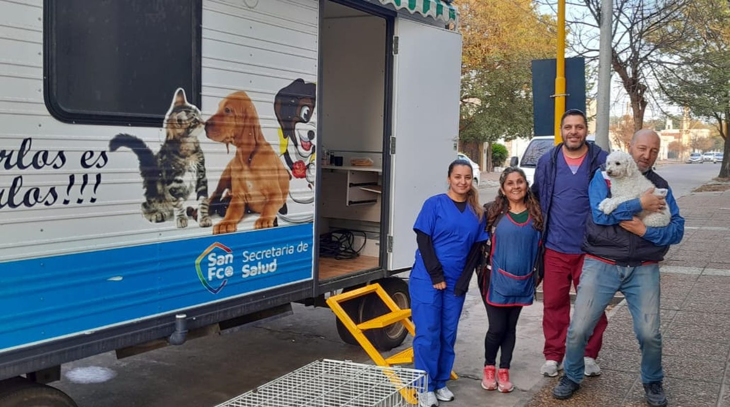 Los vecinos se acercaron con sus animales para  castración y controles.