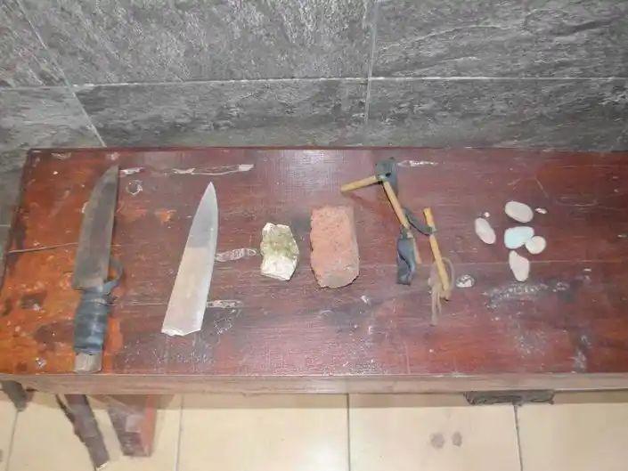 Violenta gresca terminó con 3 
detenidos y 1 móvil policial dañado