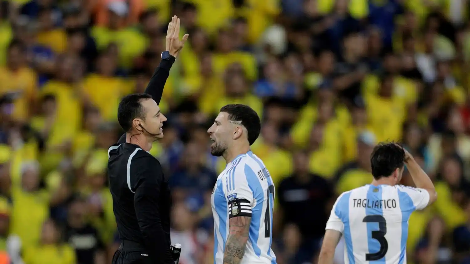 Otamendi el día que fue expulsado ante Ecuador