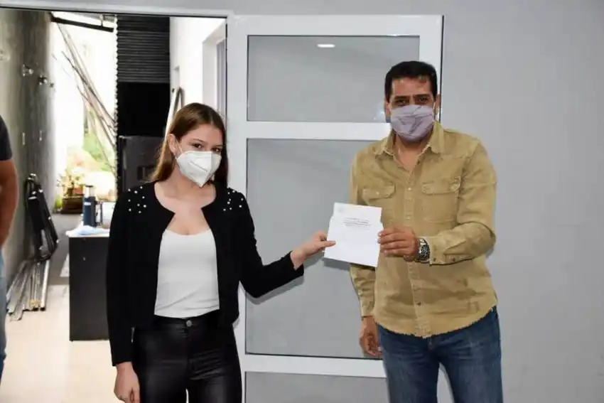 Fernández Patri entregó a estudiantes becas y subsidios de la Cámara de Diputados