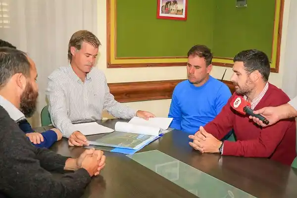 Piaggio firmó el contrato de obra para construir el Mercado del Munilla