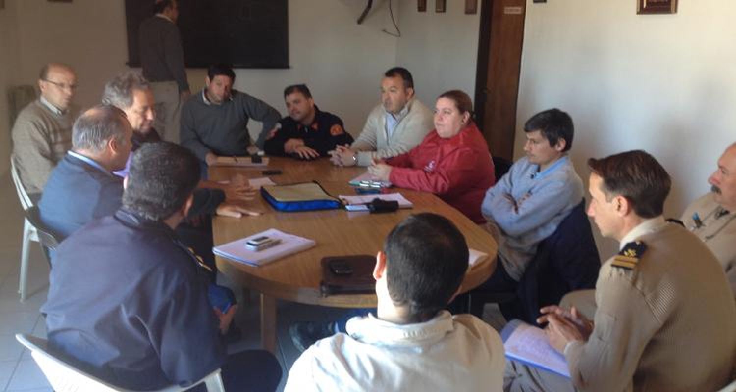 Defensa Civil se reunió por la creciente del río Paraná