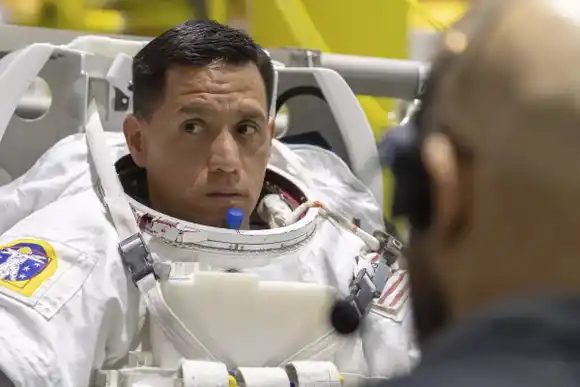 ¡EN LA LUNA Y EN MARTE SE HABLARÁ ESPAÑOL! Astronauta latino a punto de romper récord en el espacio