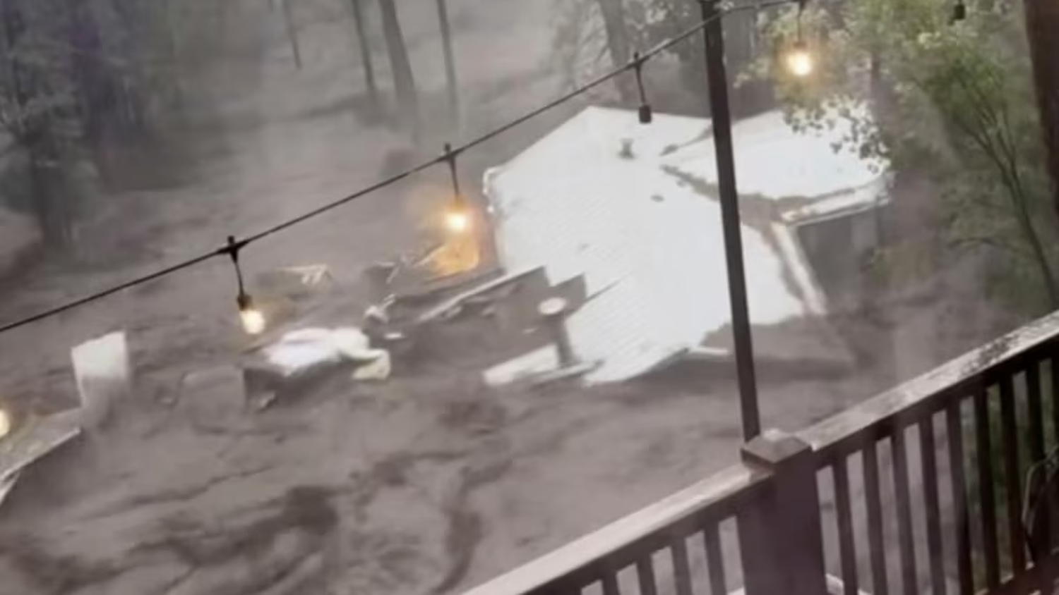 Tragedia en Nuevo México: tres muertos y una casa arrastrada por una inundación repentina en el pueblo de Ruidoso