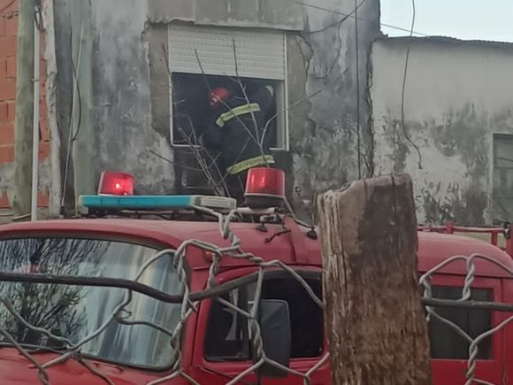 Un estudiante de la Escuela Normal perdió su casa en un incendio y necesita ayuda
