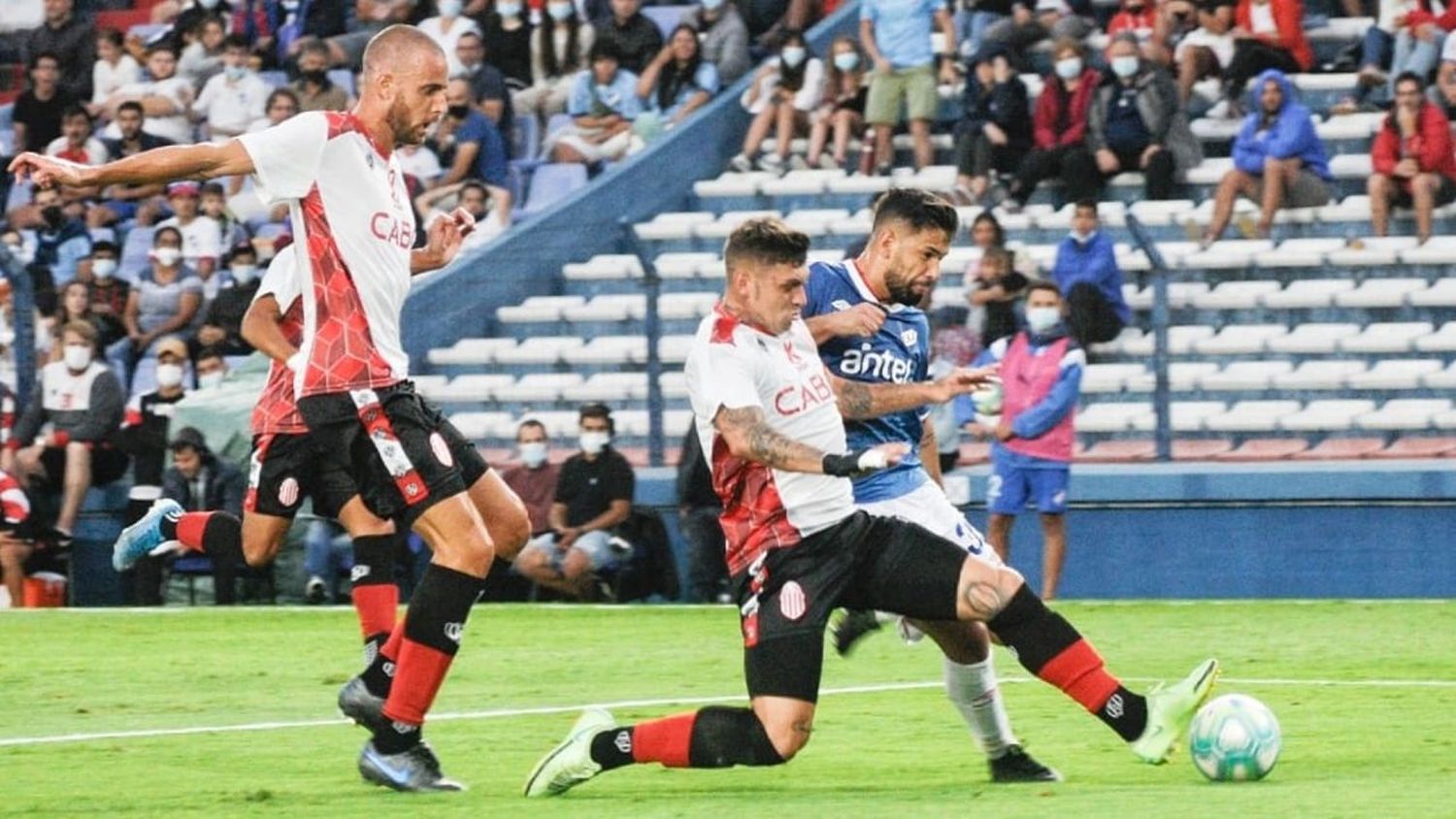 Barracas Central le ganó a Nacional de Uruguay y se trajo una copa a Buenos Aires