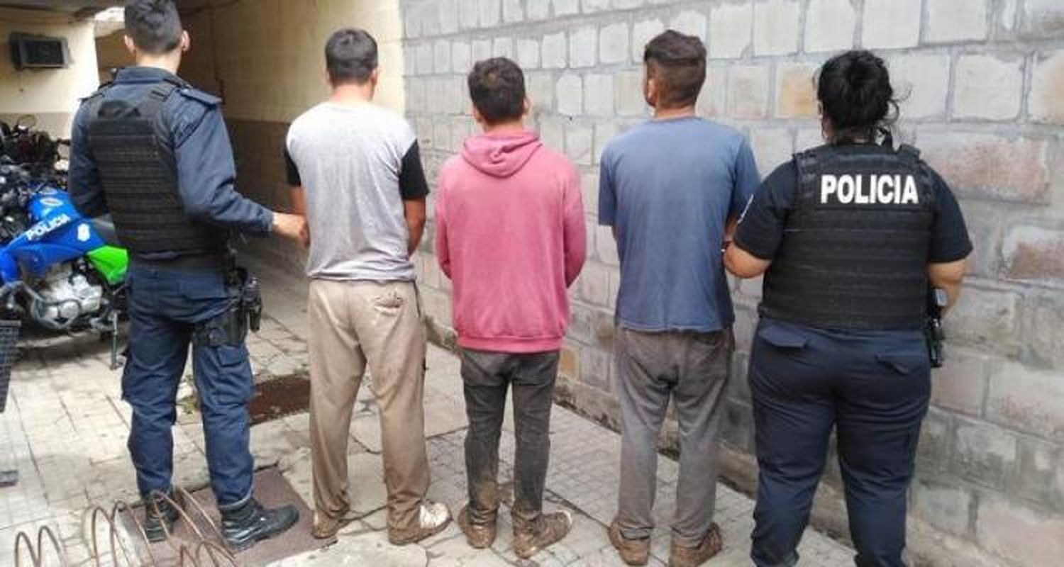 Perros mordieron  al comisario Fabián Gallo