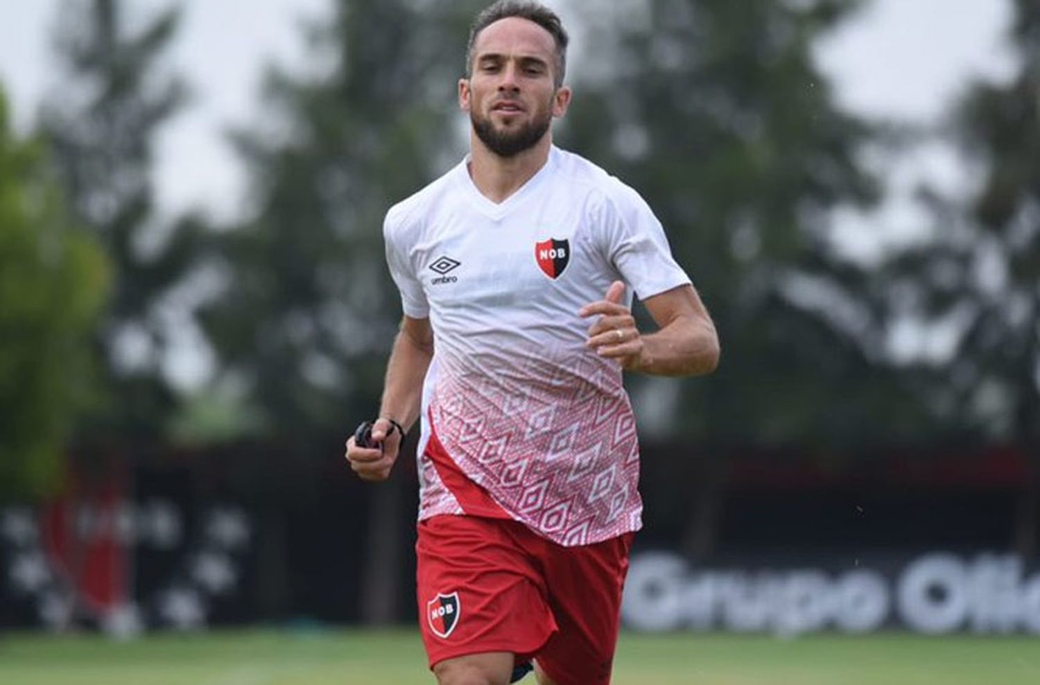 Belluschi entrenó por primera vez y Kudelka aún no tiene el equipo para el debut con Vélez