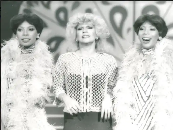 Mirla Castellanos y las cantantes de Las cuatro monedas. Foto suministrada