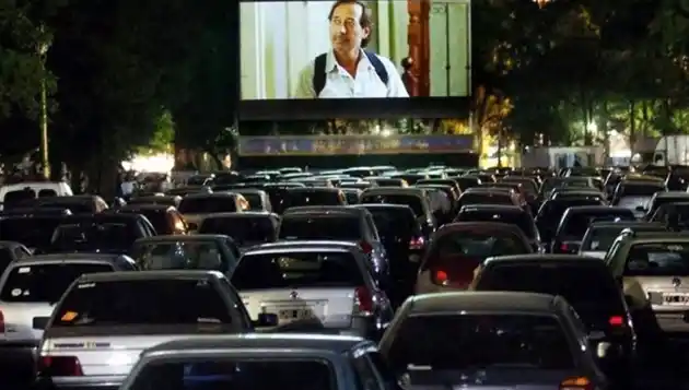 Cuarentena bonaerense: Cañuelas, Escobar y Ezeiza inauguran su autocine y ya son cinco los municipios 