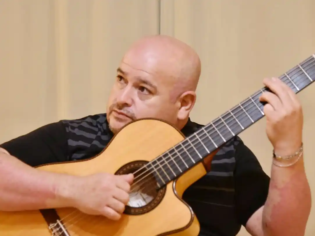 Raúl Noguera se presenta en Pal Río