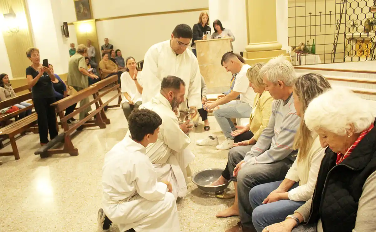 Con la celebración del lavado de los pies y la última cena, se recordó el Jueves Santo