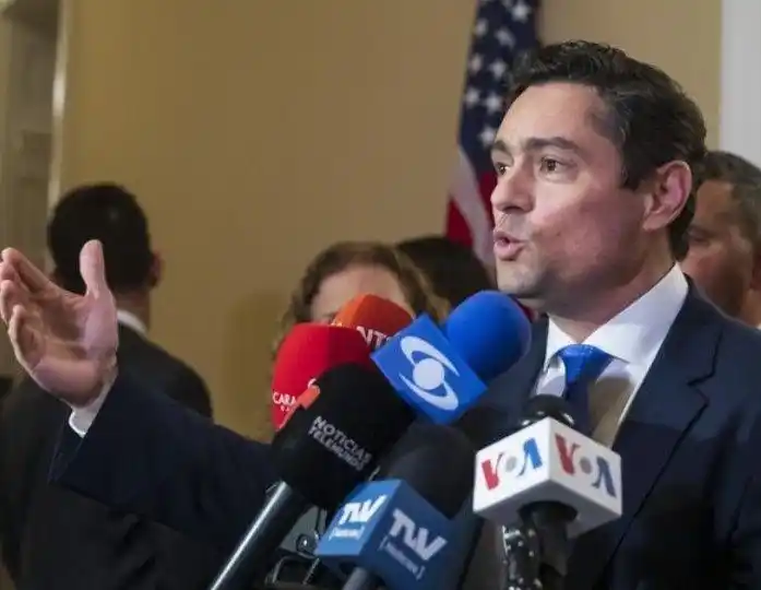 Vecchio exige al régimen “dejar el circo” y permitir que varados en EE.UU. regresen a Venezuela