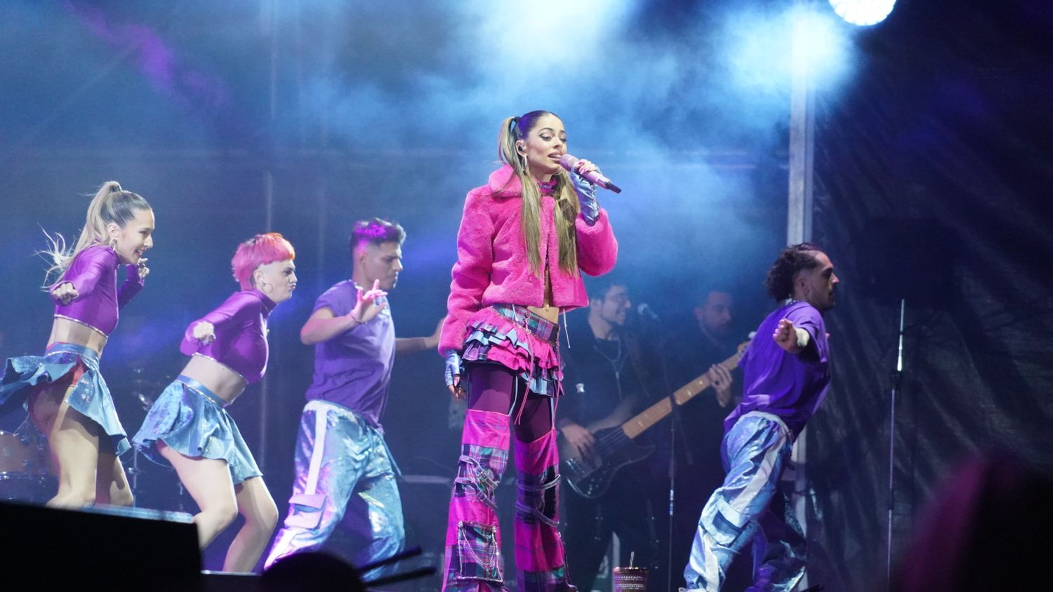 Tini Stoessel brindó un espectacular show en Santa Fe