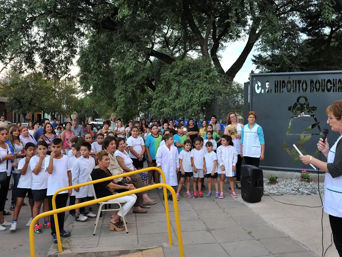 La escuela Bouchard homenajeó a sus maestras 