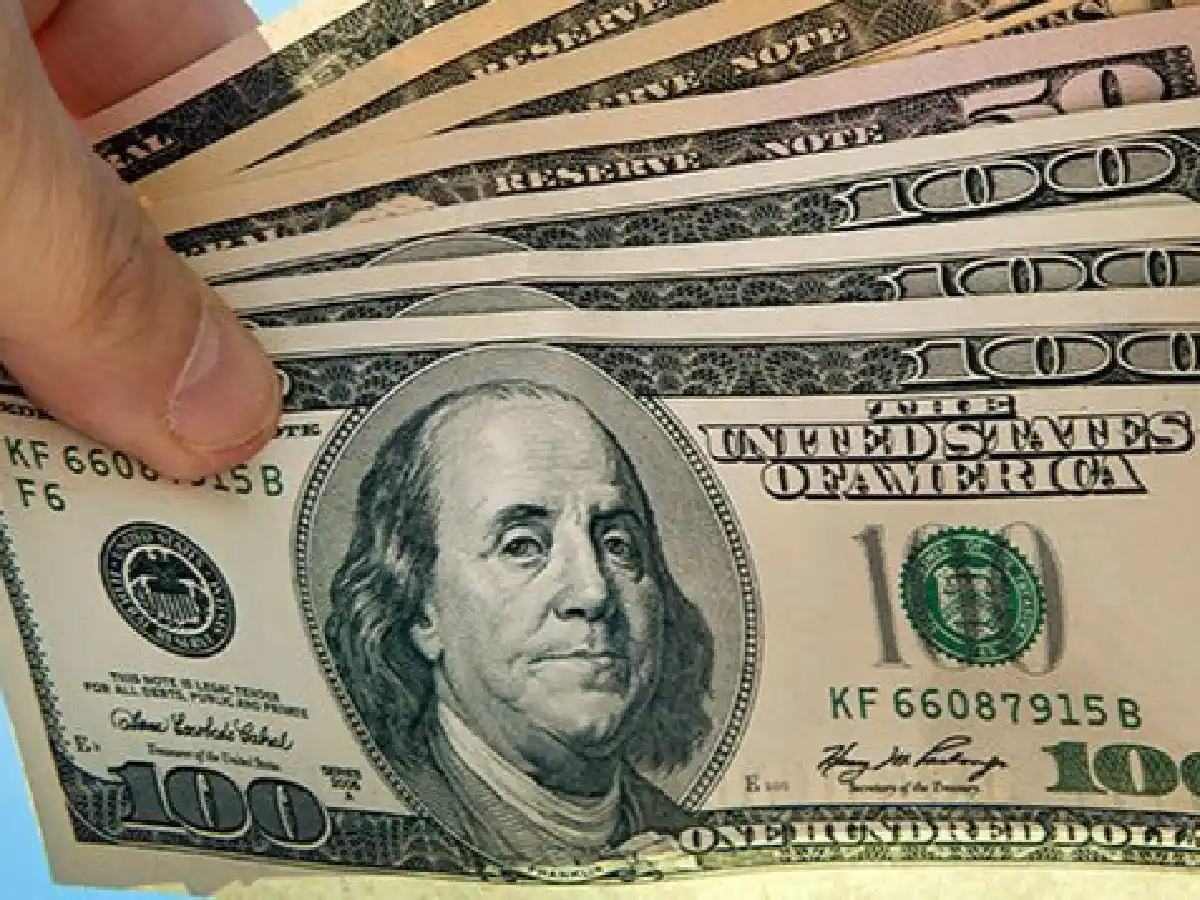 En julio cayó 20% la compra de dólares por parte de particulares 