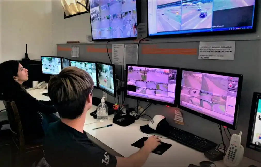 Con más de 200 cámaras de seguridad para 45 mil habitantes, Salto planifica ampliar su Centro de Monitoreo