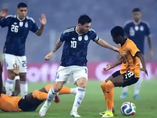 En su despedida del país, la Selección goleó 5-0 a Zambia en la Bombonera