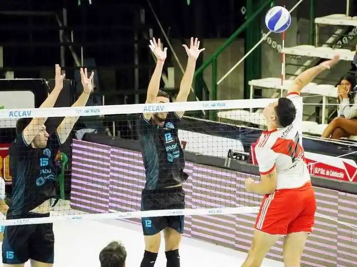 Sergio Acosta lideró un nuevo
triunfo del River de Martín López