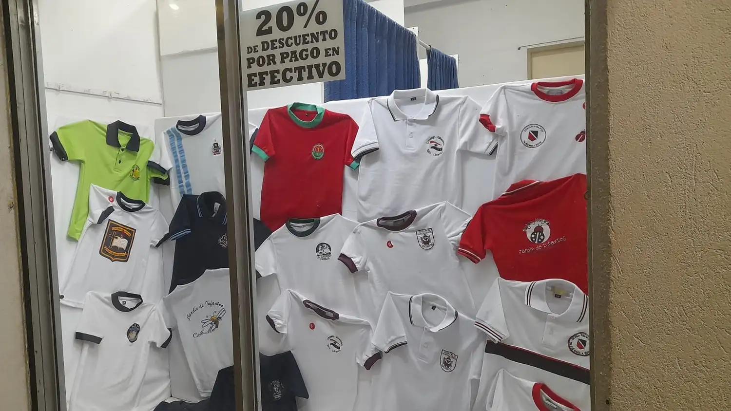 Vuelta a clases: ¿Cuánto sale comprar un uniforme en Gualeguaychú?