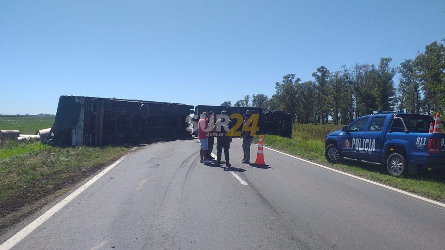 Ruta 33: siete demorados y un detenido con pedido de captura por robar la carga de un camión 