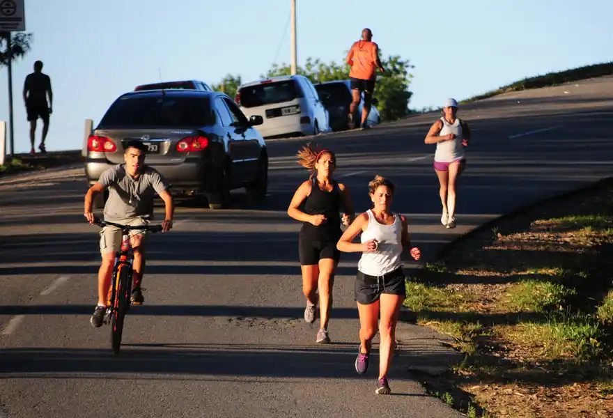 Cansados de la inseguridad vial, vecinos de la zona del lago alertan por el peligro constante en la zona