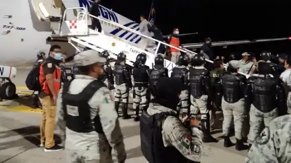 DEPORTADOS Y SIN PAPELES: México devuelve a Caracas a 126 venezolanos