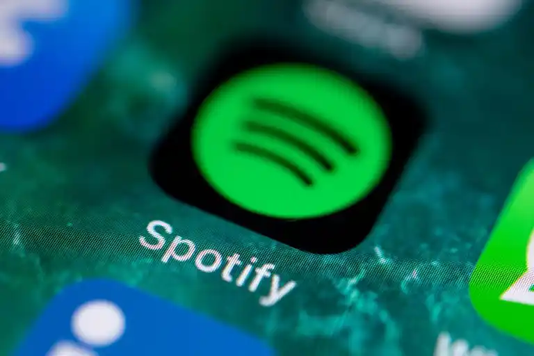 Cuánto costarán Netflix y Spotify con el recargo del 45% impuesto por el Gobierno