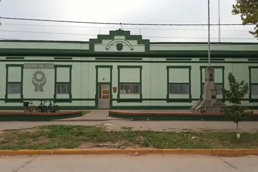  Escuela de Educación Técnico Profesional N°292 Teniente de Fragata Santiago Barattero, en San Vicente.