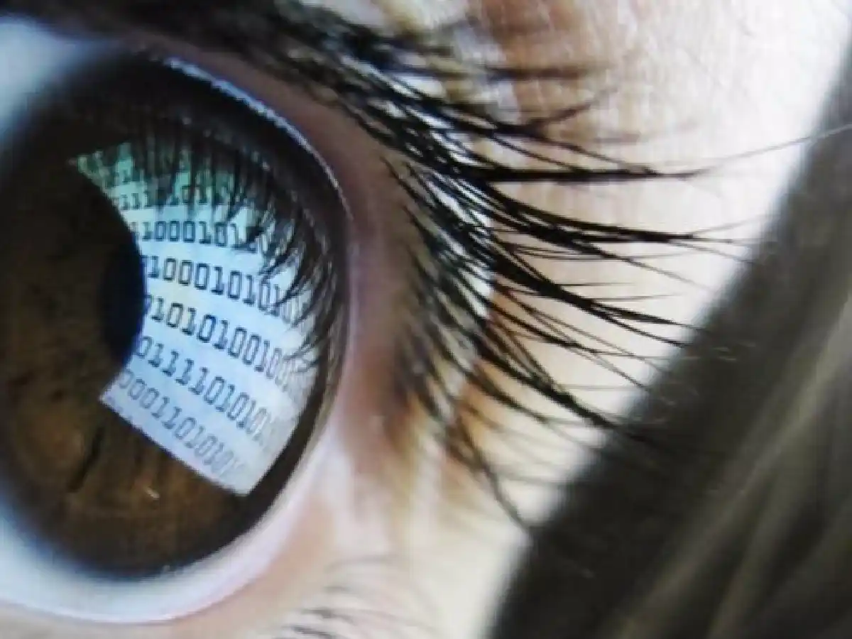 Un ingeniero cordobés busca recuperar la vista de ciegos