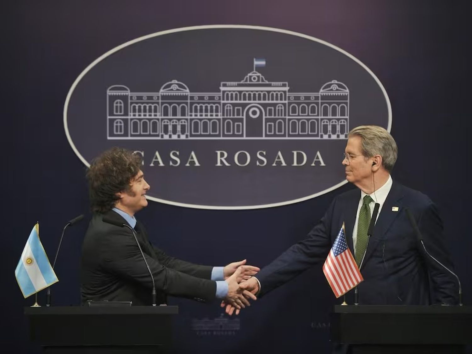 El secretario del Tesoro de EE.UU. aseguró que podría darle a la Argentina un crédito bilateral