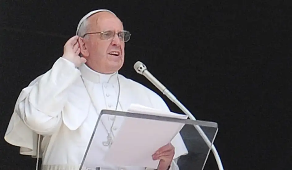 Papa Francisco criticó la adicción al celular en las familias