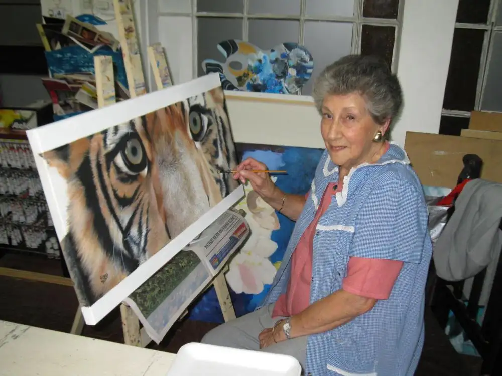 A los 89 años, Lidia  de Bartrés  disfruta del aprendizaje de la pintura